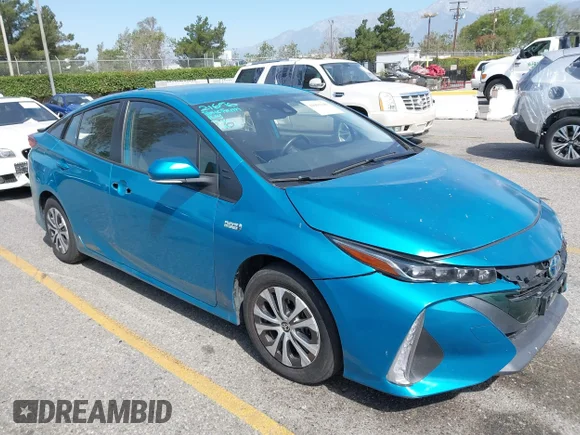 ✅ 2022 Toyota Prius LE • VIN: JTDKAMFP8N3228979 • Лот: 44901698. Опубликован ранее на IAAI с пробегом 28 045 миль. Бесплатный доступ к архиву аукционных продаж из США и подробный отчёт об истории автомобиля на DreamBid. Изображение 1.