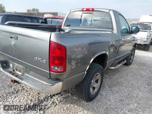 ✅ 2005 Dodge 1500 ST • VIN: 1D7HU16N75J651911 • Lot: 43454085. Wystawiony na IAAI z przebiegiem 305 431 mil. Bezpłatny archiwum sprzedaży aukcyjnych z USA i szczegółowy raport historii pojazdu na DreamBid. Zdjęcie 4.