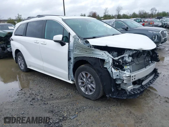 ✅ 2025 Toyota Sienna LE • VIN: 5TDBSKFC4SS158275 • Lot: 44563165. Listed on IAAI with 21,522 mi. Free auction sales archive from the USA and detailed vehicle history report at DreamBid. Image 1.