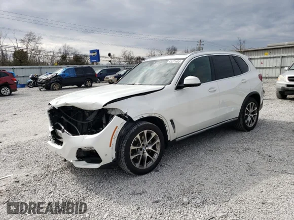 ✅ 2021 BMW X5 xDrive40i • VIN: 5UXCR6C03M9E81012 • Лот: 45271483. Опубликован ранее на Copart с пробегом 26 870 миль. Бесплатный доступ к архиву аукционных продаж из США и подробный отчёт об истории автомобиля на DreamBid. Изображение 1.