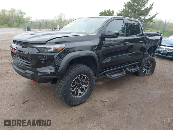 ✅ 2024 Chevrolet Colorado 4WD ZR2 • VIN: 1GCPTFEK4R1270553 • Lot: 42208616. Wystawiony na IAAI z przebiegiem 3 700 mil. Bezpłatny archiwum sprzedaży aukcyjnych z USA i szczegółowy raport historii pojazdu na DreamBid. Zdjęcie 2.