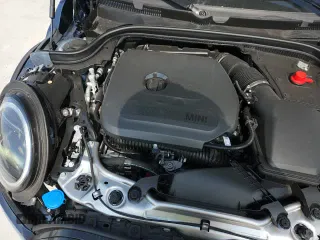 ✅ 2025 MINI Hardtop 4 Door Cooper S • VIN: WMW53GD0XS2W53245 • Lot: 67317465. Listed on Copart with 1,187 mi. Free auction sales archive from the USA and detailed vehicle history report at DreamBid. Image 14.