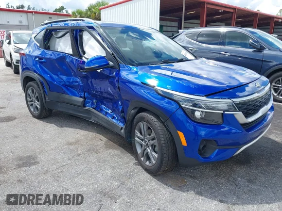 ✅ 2021 Kia Seltos S • VIN: KNDEU2AA3M7156351 • Лот: 43300208. Опубліковано раніше на IAAI з пробігом 102 173 миль. Безкоштовний доступ до архіву аукціонних продажів зі США та докладний звіт про історію автомобіля на DreamBid. Зображення 1.