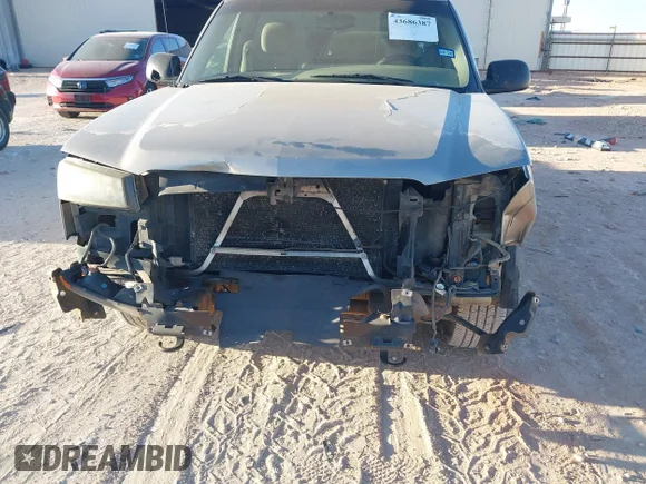 ✅ 2003 Chevrolet Silverado 1500 LS • VIN: 1GCEC14X13Z199330 • Лот: 43686387. Опубліковано раніше на IAAI з пробігом 144 254 миль. Безкоштовний доступ до архіву аукціонних продажів зі США та докладний звіт про історію автомобіля на DreamBid. Зображення 6.