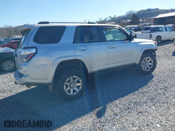 ✅ 2016 Toyota 4Runner Trail • VIN: JTEBU5JR2G5309582 • Lot: 44174429. Wystawiony na IAAI z przebiegiem 122 034 mil. Bezpłatny archiwum sprzedaży aukcyjnych z USA i szczegółowy raport historii pojazdu na DreamBid. Zdjęcie 4.