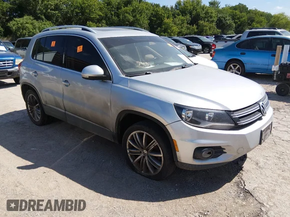 ✅ 2013 Volkswagen Tiguan S • VIN: WVGAV3AX9DW562948 • Lot: 45201566. Wystawiony na IAAI z przebiegiem 222 333 mil. Bezpłatny archiwum sprzedaży aukcyjnych z USA i szczegółowy raport historii pojazdu na DreamBid. Zdjęcie 1.