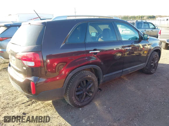 ✅ 2014 Kia Sorento LX • VIN: 5XYKT3A65EG433268 • Lot: 44225157. Wystawiony na IAAI z przebiegiem 137 959 mil. Bezpłatny archiwum sprzedaży aukcyjnych z USA i szczegółowy raport historii pojazdu na DreamBid. Zdjęcie 4.