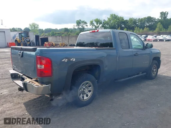 ✅ 2011 Chevrolet Silverado 1500 LS • VIN: 1GCRKREA0BZ168694 • Lot: 42818631. Wystawiony na IAAI z przebiegiem 405 702 mil. Bezpłatny archiwum sprzedaży aukcyjnych z USA i szczegółowy raport historii pojazdu na DreamBid. Zdjęcie 4.