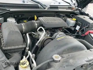 2008 Dodge Dakota z VIN 1D7HW32KX8S560888, wystawiony jako IAAI lot #42025097 z przebiegiem 46 639 mil mil oraz . Historia ofert i sprzedaży dostępna na DreamBid. Obrazek 19.