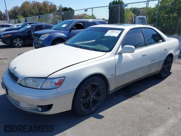 ✅ 1999 Lexus ES 300 • VIN: JT8BF28G7X0199836 • Lot: 42408412. Wystawiony na IAAI z przebiegiem 138 288 mil. Bezpłatny archiwum sprzedaży aukcyjnych z USA i szczegółowy raport historii pojazdu na DreamBid. Zdjęcie 2.