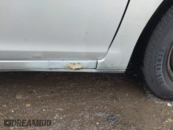 ✅ 2002 Toyota Camry LE • VIN: 4T1BE30K92U612119 • Lot: 43035813. Wystawiony na IAAI z przebiegiem 228 576 mil. Bezpłatny archiwum sprzedaży aukcyjnych z USA i szczegółowy raport historii pojazdu na DreamBid. Zdjęcie 6.