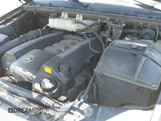 ✅ 2004 Mercedes-Benz M 500 • VIN: 4JGAB75E74A493697 • Lot: 42653451. Wystawiony na IAAI z przebiegiem 158 269 mil. Bezpłatny archiwum sprzedaży aukcyjnych z USA i szczegółowy raport historii pojazdu na DreamBid. Zdjęcie 19.