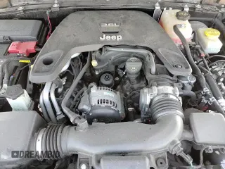 ✅ 2019 Jeep Wrangler Unlimited Sport S • VIN: 1C4HJXDG5KW679585 • Lot: 84014035. Wystawiony na Copart z przebiegiem 82 585 mil. Bezpłatny archiwum sprzedaży aukcyjnych z USA i szczegółowy raport historii pojazdu na DreamBid. Zdjęcie 15.