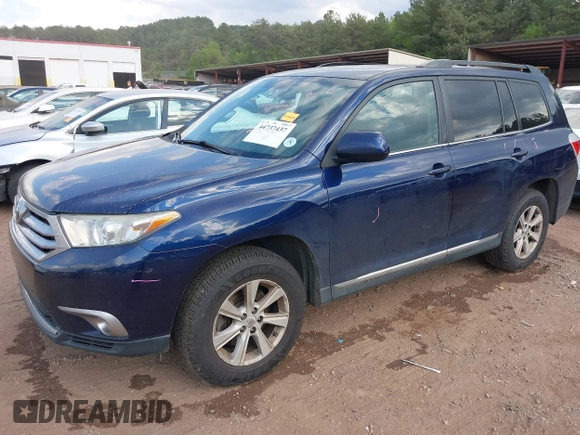 ✅ 2013 Toyota Highlander SE • VIN: 5TDBK3EH9DS209713 • Lot: 44737437. Wystawiony na IAAI z przebiegiem 176 414 mil. Bezpłatny archiwum sprzedaży aukcyjnych z USA i szczegółowy raport historii pojazdu na DreamBid. Zdjęcie 2.