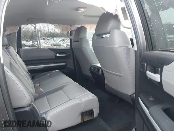 ✅ 2018 Toyota Tundra Limited • VIN: 5TFHW5F19JX763223 • Lot: 44264819. Wystawiony na IAAI z przebiegiem 115 331 mil. Bezpłatny archiwum sprzedaży aukcyjnych z USA i szczegółowy raport historii pojazdu na DreamBid. Zdjęcie 8.