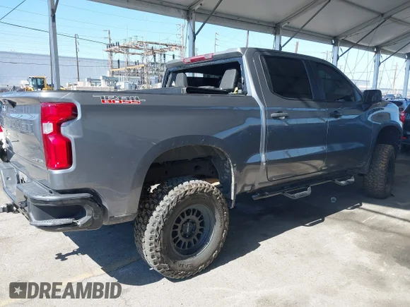 ✅ 2021 Chevrolet Silverado 1500 Custom Trail Boss • VIN: 1GCPYCEL2MZ403295 • Lot: 42315373. Wystawiony na IAAI z przebiegiem 41 698 mil. Bezpłatny archiwum sprzedaży aukcyjnych z USA i szczegółowy raport historii pojazdu na DreamBid. Zdjęcie 4.