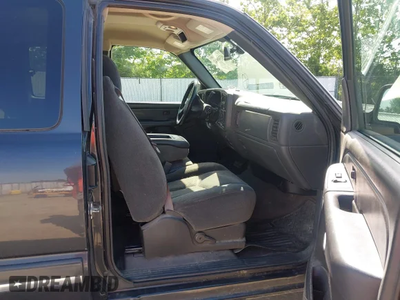 ✅ 2005 Chevrolet Silverado 1500 Z71 • VIN: 2GCEK19B751339070 • Lot: 45349842. Wystawiony na IAAI z przebiegiem 198 804 mil. Bezpłatny archiwum sprzedaży aukcyjnych z USA i szczegółowy raport historii pojazdu na DreamBid. Zdjęcie 5.