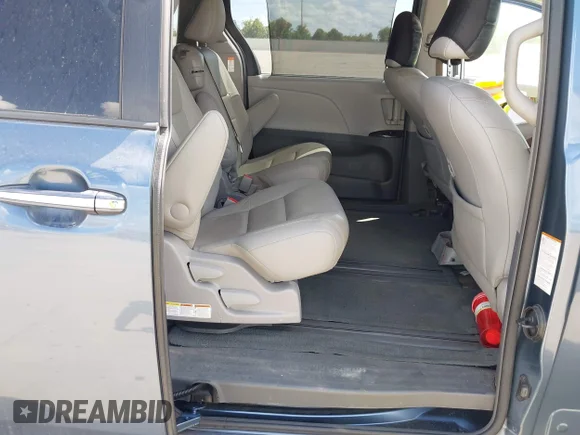 ✅ 2017 Toyota Sienna XLE • VIN: 5TDYZ3DC8HS888097 • Лот: 43293900. Опубликован ранее на IAAI с пробегом 209 928 миль. Бесплатный доступ к архиву аукционных продаж из США и подробный отчёт об истории автомобиля на DreamBid. Изображение 8.