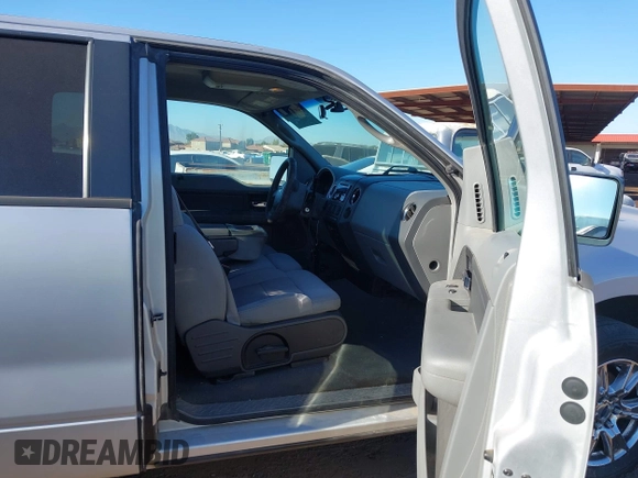✅ 2006 Ford F-150 XLT • VIN: 1FTPX12586KB95982 • Lot: 44255813. Wystawiony na IAAI z przebiegiem Nie podano. Bezpłatny archiwum sprzedaży aukcyjnych z USA i szczegółowy raport historii pojazdu na DreamBid. Zdjęcie 5.