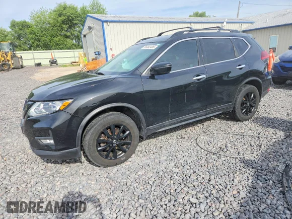 ✅ 2018 Nissan Rogue SV • VIN: 5N1AT2MV5JC826576 • Лот: 55003406. Опубліковано раніше на Copart з пробігом 113 331 миль. Безкоштовний доступ до архіву аукціонних продажів зі США та докладний звіт про історію автомобіля на DreamBid. Зображення 1.