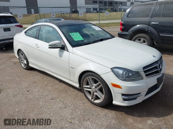 ✅ 2012 Mercedes-Benz C 350 • VIN: WDDGJ5HB1CF894550 • Лот: 44534789. Опубликован ранее на IAAI с пробегом 125 472 миль. Бесплатный доступ к архиву аукционных продаж из США и подробный отчёт об истории автомобиля на DreamBid. Изображение 1.