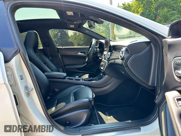 ✅ 2018 Mercedes-Benz CLA 250 • VIN: WDDSJ4GB6JN561771 • Lot: 58079616. Wystawiony na Copart z przebiegiem 79 706 mil. Bezpłatny archiwum sprzedaży aukcyjnych z USA i szczegółowy raport historii pojazdu na DreamBid. Zdjęcie 6.