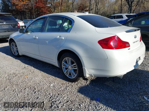 ✅ 2015 Infiniti Q40 • VIN: JN1CV6AR2FM651293 • Lot: 43566775. Wystawiony na IAAI z przebiegiem Nie podano. Bezpłatny archiwum sprzedaży aukcyjnych z USA i szczegółowy raport historii pojazdu na DreamBid. Zdjęcie 3.