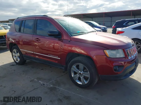 ✅ 2013 Jeep Compass Latitude • VIN: 1C4NJCEB8DD168983 • Lot: 41312589. Wystawiony na IAAI z przebiegiem 133 958 mil. Bezpłatny archiwum sprzedaży aukcyjnych z USA i szczegółowy raport historii pojazdu na DreamBid. Zdjęcie 1.
