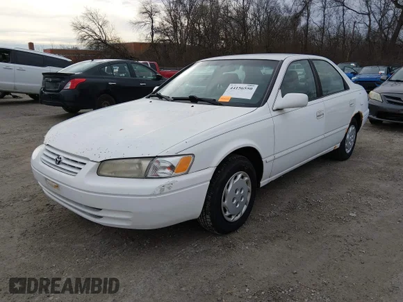 ✅ 1999 Toyota Camry CE • VIN: 4T1BG22K7XU889439 • Lot: 44156550. Wystawiony na IAAI z przebiegiem 108 177 mil. Bezpłatny archiwum sprzedaży aukcyjnych z USA i szczegółowy raport historii pojazdu na DreamBid. Zdjęcie 2.