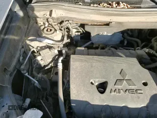 ✅ 2018 Mitsubishi Outlander ES • VIN: JA4AZ3A33JZ016110 • Lot: 86554385. Wystawiony na Copart z przebiegiem 137 244 mil. Bezpłatny archiwum sprzedaży aukcyjnych z USA i szczegółowy raport historii pojazdu na DreamBid. Zdjęcie 14.