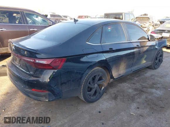 ✅ 2025 Volkswagen Jetta SE • VIN: 3VW7X7BUXSM011393 • Lot: 44024594. Wystawiony na IAAI z przebiegiem 61 545 mil. Bezpłatny archiwum sprzedaży aukcyjnych z USA i szczegółowy raport historii pojazdu na DreamBid. Zdjęcie 4.