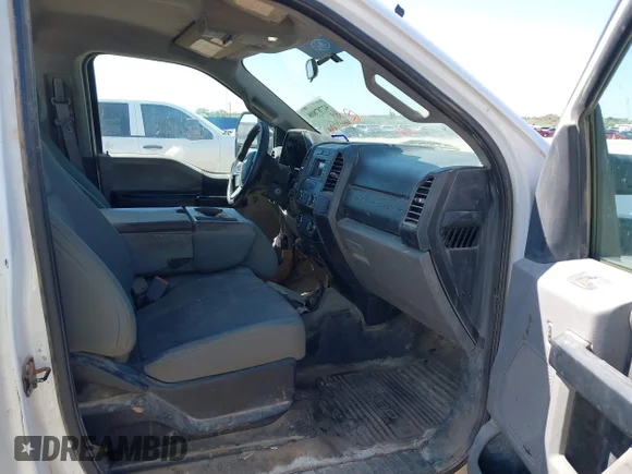 ✅ 2019 Ford F-250 XL • VIN: 1FTBF2B64KED10470 • Лот: 42787808. Опубликован ранее на IAAI с пробегом 168 557 миль. Бесплатный доступ к архиву аукционных продаж из США и подробный отчёт об истории автомобиля на DreamBid. Изображение 5.