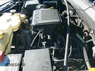 2008 Dodge Nitro SLT z VIN 1D8GU58K28W108152, wystawiony jako IAAI lot #41705451 z przebiegiem 172 835 mil mil oraz . Historia ofert i sprzedaży dostępna na DreamBid. Obrazek 12.