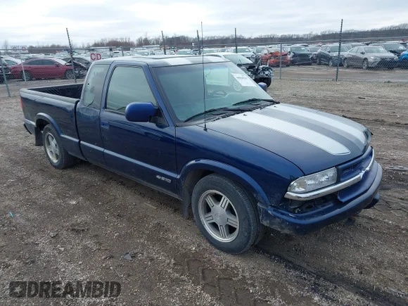 ✅ 2000 Chevrolet S-10 LS • VIN: 1GCCS1943Y8131875 • Lot: 44044563. Wystawiony na IAAI z przebiegiem 98 131 mil. Bezpłatny archiwum sprzedaży aukcyjnych z USA i szczegółowy raport historii pojazdu na DreamBid. Zdjęcie 1.