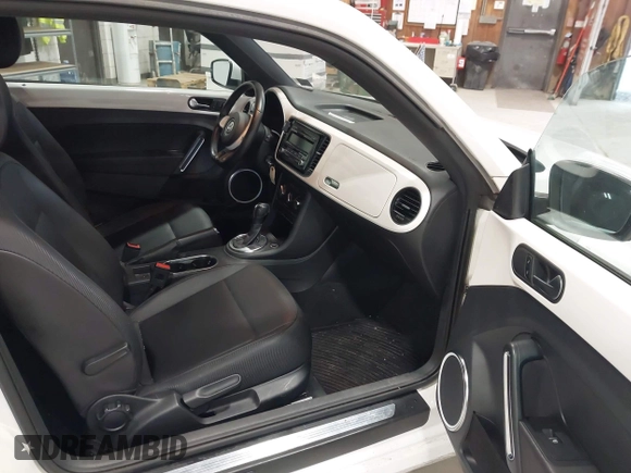 ✅ 2012 Volkswagen Beetle 2.5L PZEV • VIN: 3VWJP7AT4CM618146 • Lot: 44761509. Wystawiony na IAAI z przebiegiem 121 944 mil. Bezpłatny archiwum sprzedaży aukcyjnych z USA i szczegółowy raport historii pojazdu na DreamBid. Zdjęcie 5.