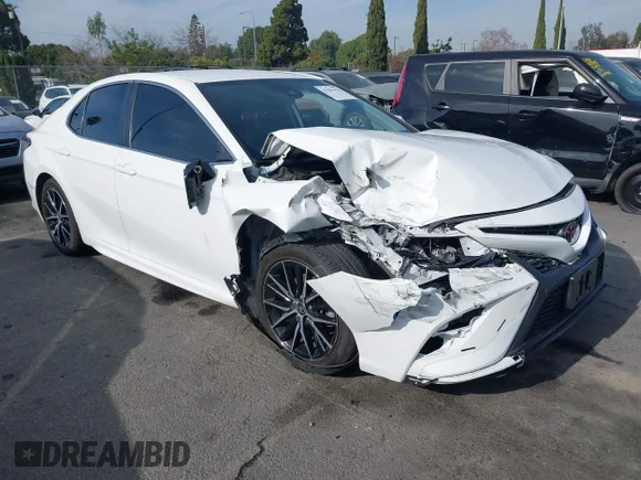 ✅ 2021 Toyota Camry SE • VIN: 4T1G11AK8MU585518 • Лот: 43962354. Опубликован ранее на IAAI с пробегом 72 186 миль. Бесплатный доступ к архиву аукционных продаж из США и подробный отчёт об истории автомобиля на DreamBid. Изображение 1.
