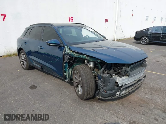 ✅ 2021 Audi e-tron Premium Plus • VIN: WA1LAAGE9MB019457 • Lot: 43034841. Wystawiony na IAAI z przebiegiem 38 585 mil. Bezpłatny archiwum sprzedaży aukcyjnych z USA i szczegółowy raport historii pojazdu na DreamBid. Zdjęcie 1.