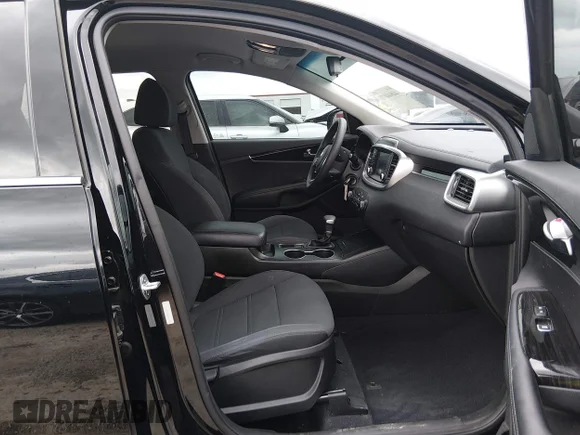 ✅ 2019 Kia Sorento L • VIN: 5XYPG4A35KG466689 • Lot: 44844876. Wystawiony na IAAI z przebiegiem 82 867 mil. Bezpłatny archiwum sprzedaży aukcyjnych z USA i szczegółowy raport historii pojazdu na DreamBid. Zdjęcie 5.
