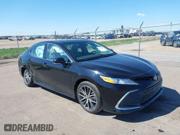 ✅ 2023 Toyota Camry XLE • VIN: 4T1F11BK0PU093368 • Lot: 44994250. Wystawiony na IAAI z przebiegiem 23 672 mil. Bezpłatny archiwum sprzedaży aukcyjnych z USA i szczegółowy raport historii pojazdu na DreamBid. Zdjęcie 1.