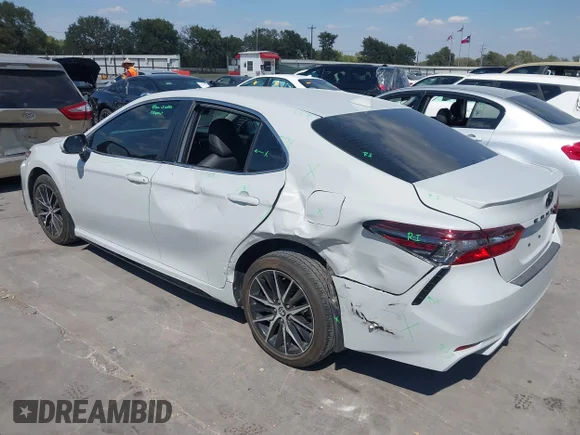 ✅ 2024 Toyota Camry SE • VIN: 4T1G11AK0RU211718 • Lot: 43309294. Wystawiony na IAAI z przebiegiem 16 453 mil. Bezpłatny archiwum sprzedaży aukcyjnych z USA i szczegółowy raport historii pojazdu na DreamBid. Zdjęcie 3.