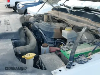 ✅ 2022 Ram 2500 Tradesman • VIN: 3C6UR5CJ8NG321982 • Lot: 43364647. Wystawiony na IAAI z przebiegiem 96 411 mil. Bezpłatny archiwum sprzedaży aukcyjnych z USA i szczegółowy raport historii pojazdu na DreamBid. Zdjęcie 18.