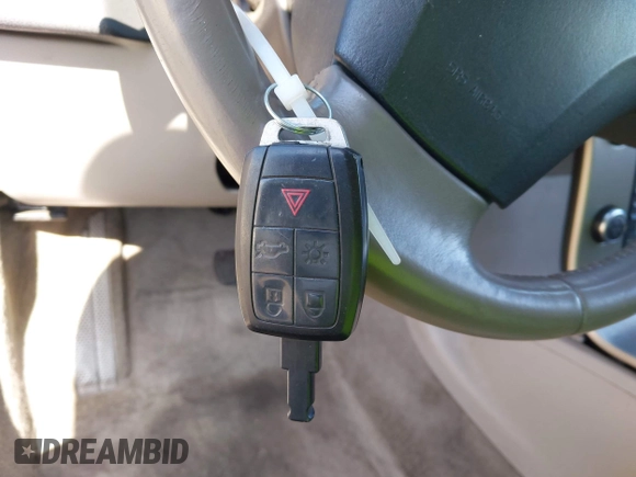 ✅ 2010 Volvo C70 • VIN: YV1672MC3AJ092099 • Лот: 42001790. Опубликован ранее на IAAI с пробегом 122 863 миль. Бесплатный доступ к архиву аукционных продаж из США и подробный отчёт об истории автомобиля на DreamBid. Изображение 11.
