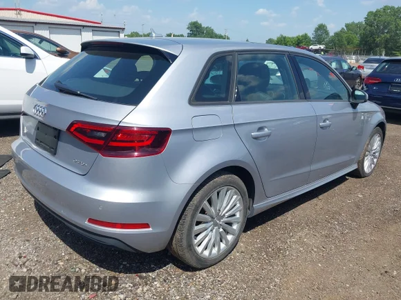 ✅ 2016 Audi A3 e-tron Premium • VIN: WAUUPBFF8GA051946 • Лот: 42500069. Опубліковано раніше на IAAI з пробігом 96 813 миль. Безкоштовний доступ до архіву аукціонних продажів зі США та докладний звіт про історію автомобіля на DreamBid. Зображення 4.