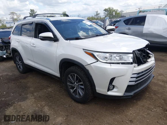 ✅ 2019 Toyota Highlander SE • VIN: 5TDJZRFH0KS993348 • Лот: 45011968. Опубліковано раніше на IAAI з пробігом 133 102 миль. Безкоштовний доступ до архіву аукціонних продажів зі США та докладний звіт про історію автомобіля на DreamBid. Зображення 1.