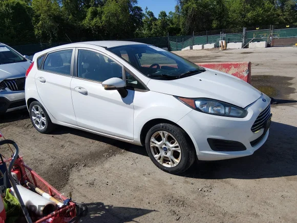 ✅ 2014 Ford Fiesta SE • VIN: 3FADP4EJ3EM168439 • Lot: 45063383. Wystawiony na IAAI z przebiegiem 248 830 mil. Bezpłatny archiwum sprzedaży aukcyjnych z USA i szczegółowy raport historii pojazdu na DreamBid. Zdjęcie 1.