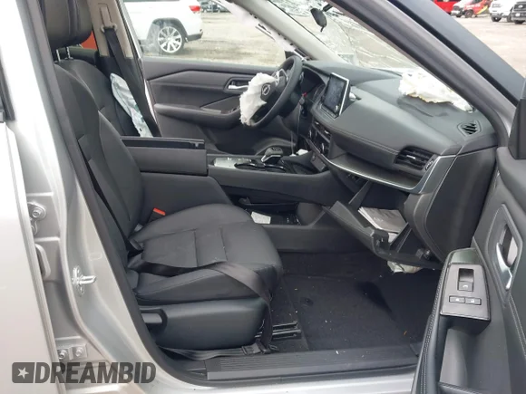 ✅ 2025 Nissan Rogue SV • VIN: 5N1BT3BA6SC855211 • Lot: 44986964. Wystawiony na IAAI z przebiegiem 34 077 mil. Bezpłatny archiwum sprzedaży aukcyjnych z USA i szczegółowy raport historii pojazdu na DreamBid. Zdjęcie 5.