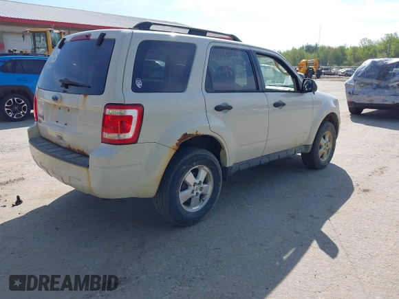 ✅ 2010 Ford Escape XLT • VIN: 1FMCU0D70AKD09011 • Lot: 45159838. Wystawiony na IAAI z przebiegiem 139 349 mil. Bezpłatny archiwum sprzedaży aukcyjnych z USA i szczegółowy raport historii pojazdu na DreamBid. Zdjęcie 4.