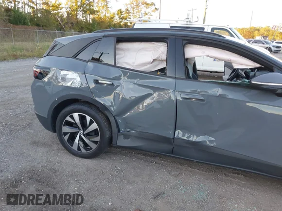 ✅ 2024 Volkswagen ID.4 Standard • VIN: 1V2BMPE86RC012605 • Lot: 43141113. Listed on IAAI with 6,286 mi. Free auction sales archive from the USA and detailed vehicle history report at DreamBid. Image 6.