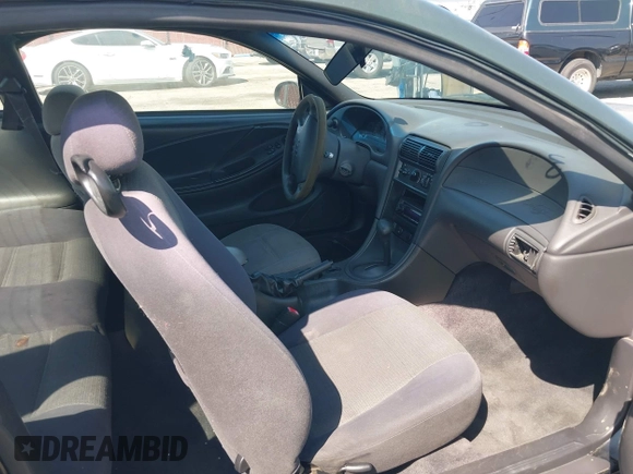 ✅ 2002 Ford Mustang Standard • VIN: 1FAFP40482F223313 • Lot: 44729680. Wystawiony na IAAI z przebiegiem Nie podano. Bezpłatny archiwum sprzedaży aukcyjnych z USA i szczegółowy raport historii pojazdu na DreamBid. Zdjęcie 5.
