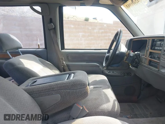 ✅ 1997 Chevrolet Silverado 3500 • VIN: 1GCGC33J4VF021806 • Lot: 42401963. Wystawiony na IAAI z przebiegiem 239 274 mil. Bezpłatny archiwum sprzedaży aukcyjnych z USA i szczegółowy raport historii pojazdu na DreamBid. Zdjęcie 5.
